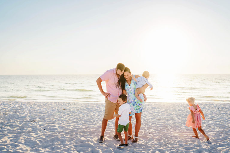 Reasons to Schedule a Family Vacation Session - erinlassahn.com