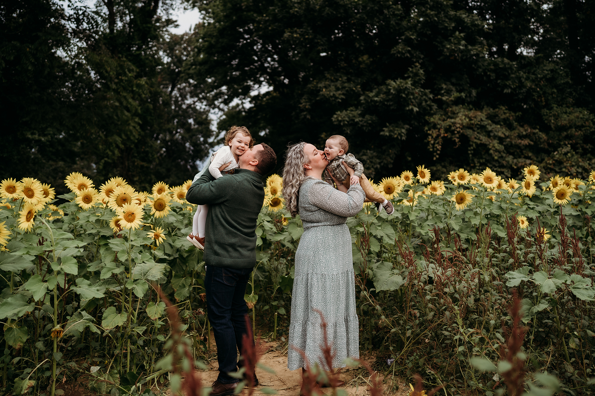 fall-family-sunflower-session-maryland-photography