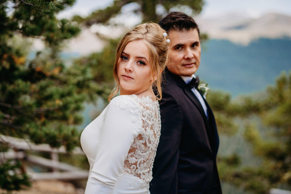 Colorado elopement photographer captures bride and groom back to back