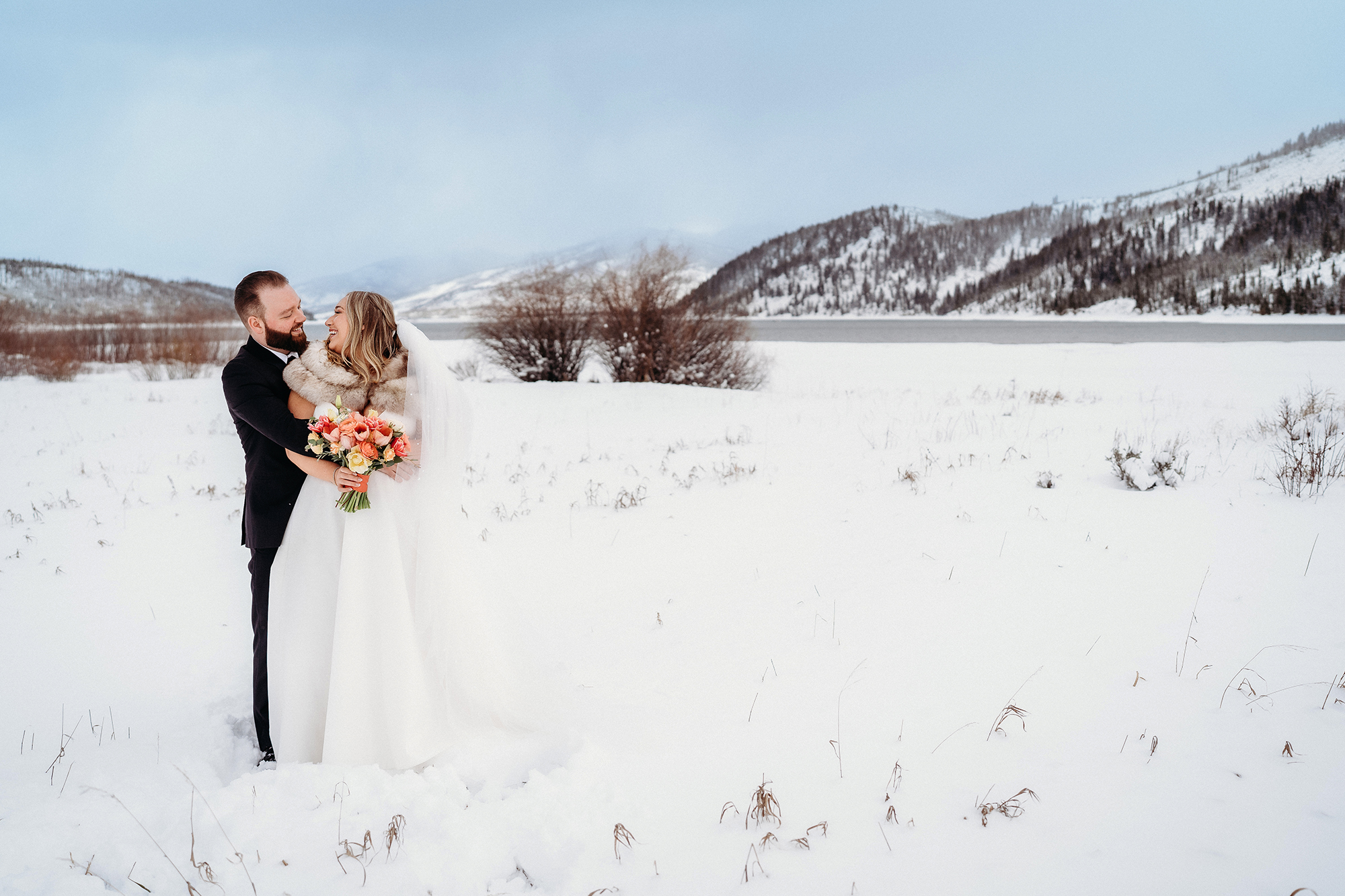 Colorado wedding photographer captures couple embracing